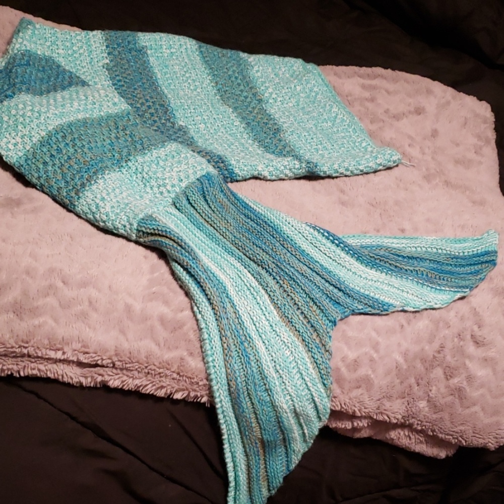 Blue/teal mermaid tail knit blanket, leg warmers